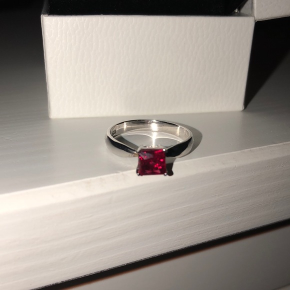 Red Stone Ring - Picture 2 of 3